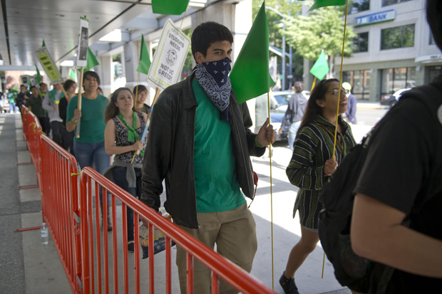 PHOTO: Protesters rally in front of the Sacramento Convention Center as they support University of California employees in AFSCME 3299 as UC regents meet on May 15, 2013. The Sacramento Bee/Hector Amezcua