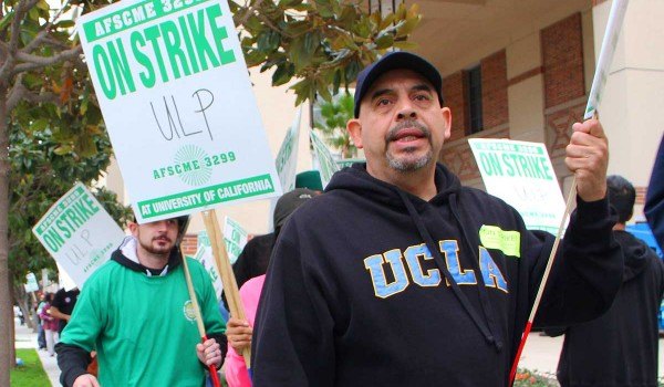 UNITED: UCLA Medical Center, Santa Monica workers held a one-day strike on Wednesday to bring attention to what they call intimidation. (Daniel Archuleta daniela@smdp.com)