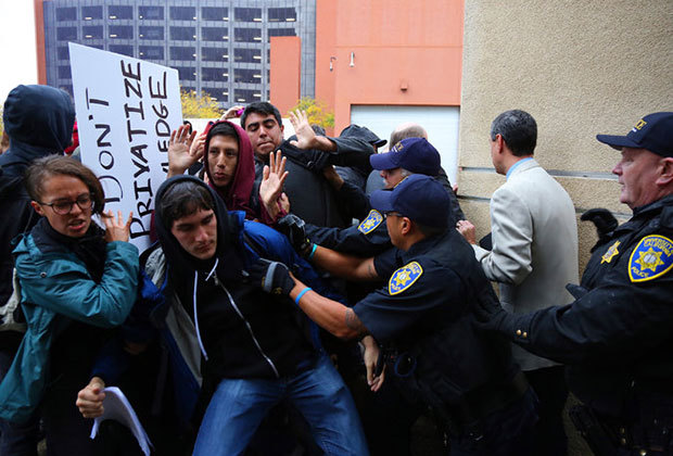  Police officers and students clashed before the University of California regents met at the Mission Bay campus in San Francisco to vote on a plan to raise tuition. Credit Jim Wilson/The New York Times 